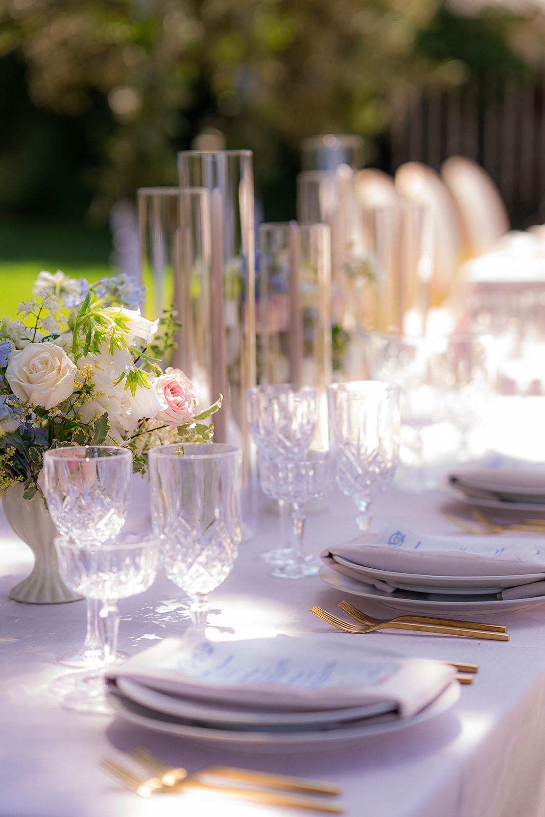 Outdoor garden wedding reception tablescape at Rainbow Oaks Ranch in Sanger, California.